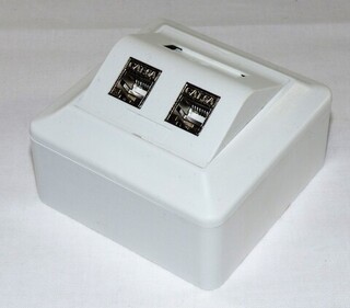 Smartbox påvegg hvit m/2xENM STP Cat6A Nettverksuttak inkl. moduler 84x84x57