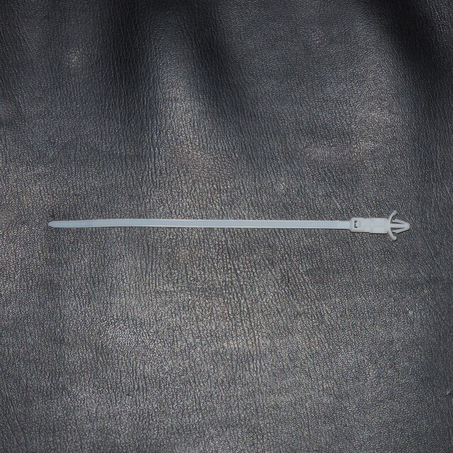 Strips hvit 15cm m/holder for 4,8mm hull stykkpris 