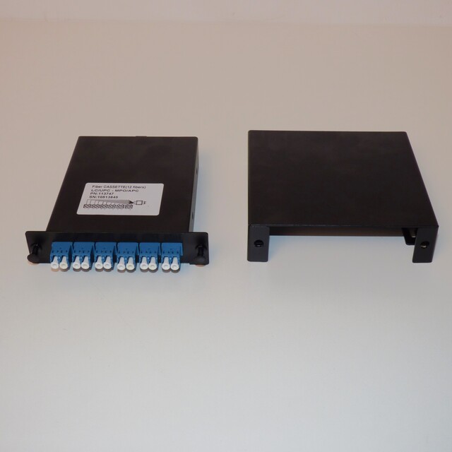 LGX30 12xLC-MTP/MPO SM m/festebox Bord/vegg/tak 