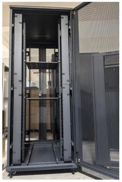 42U serverskap 19" 800x1150 Svart Web Perf. dører, 4xPDU, 2xhylle, 8xkabelguid