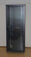 42U Gulvskap 19" 800x800 Svart systemlås Klargjort for systemlås
