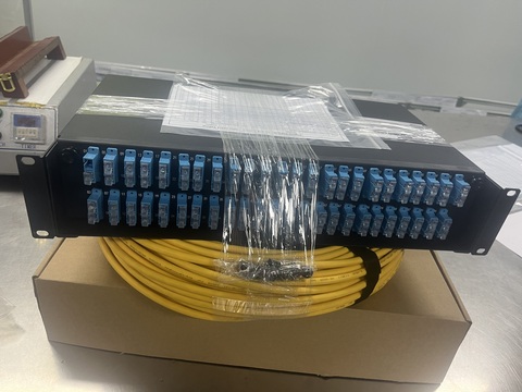 96 fiber SM QXXI SC 50 meter i SysM Leverand&#248;rmontert i 2U SysM-panel
