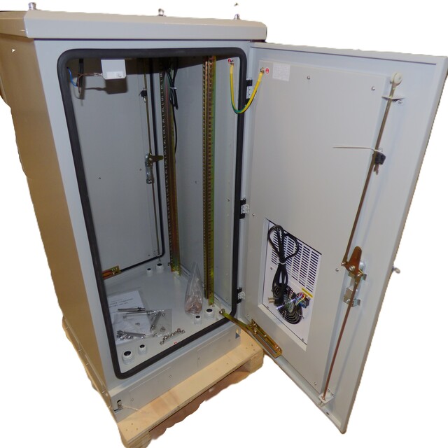 22U Gulvskap 19" 600x600 IP65 m 100w heatexchanger 