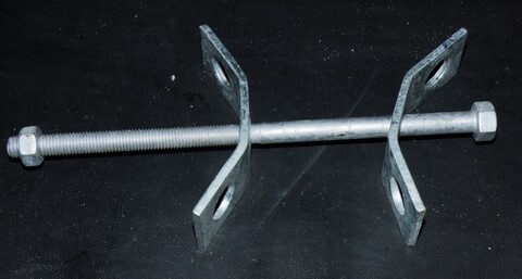 ADSS Oppheng i trestolpe opptil 4 kabler Med bolt, max 4 C-kroker