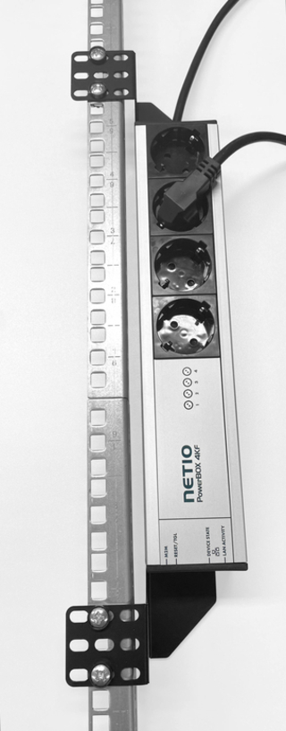 NetIO MK3 PowerBOX-19 vertikal 19" rack sett, vertikal monteing 