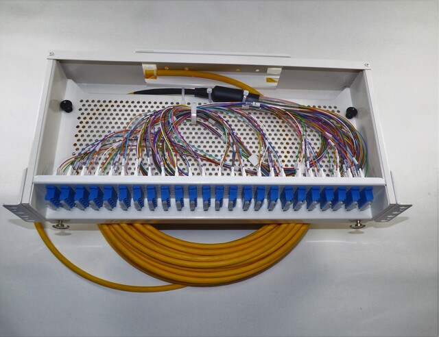 96 fiber SM QXXI LC 30 meter 1.5U Preterminert montert i panel 