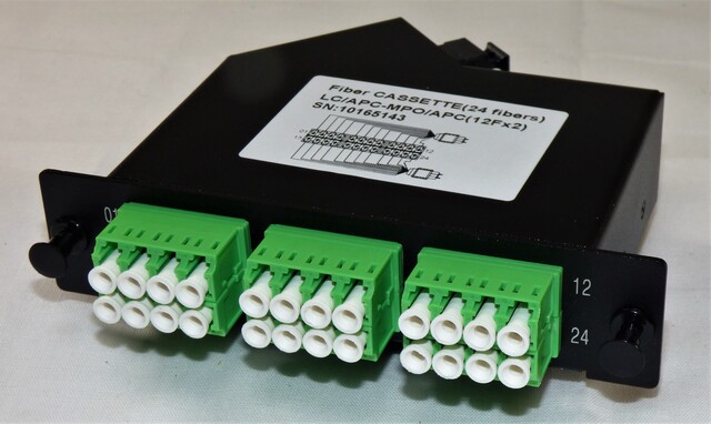 LGX30 24xLC/apc til 2x12f MPO/apc Telia, MPO-kassett 