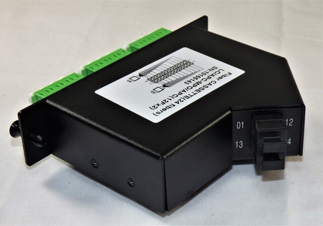 LGX30 24xLC/apc til 2x12f MPO/apc Telia, MPO-kassett 