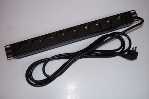 19&quot; Str&#248;mlist 9 x 230V uttak, 5meter U/Bryter, PDU