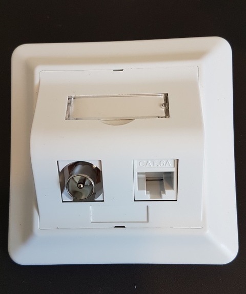 Skr&#229;uttak 84x84 m/1xRJ45 og 1xF-IEC Polarhvit