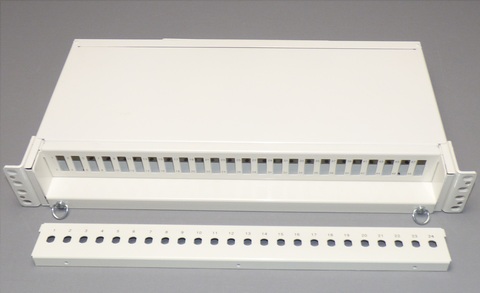 24 Fiber patchpanel Serie-E FC/ST hvit 1,5U Ericsson type 19&quot;/ETSI