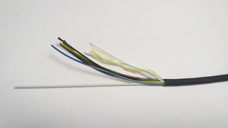 G48 fiber QXXE SM HD-PE Svart Utekabel. OD 9,6mm trlm 2km