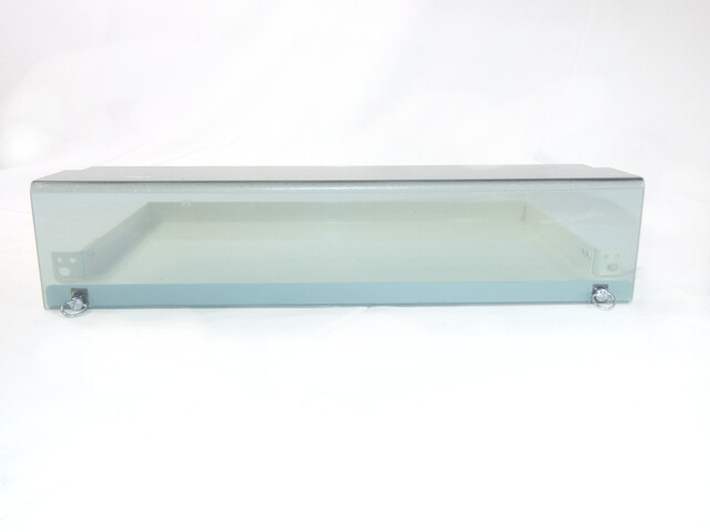 0,5U Underhylle Serie-E  m/2U plexi E-serien 
