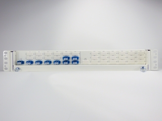 8+1 kanal CWDM LC panel 1471-1611nm Serie E panel med 2 x 8 fiber CWDM LC